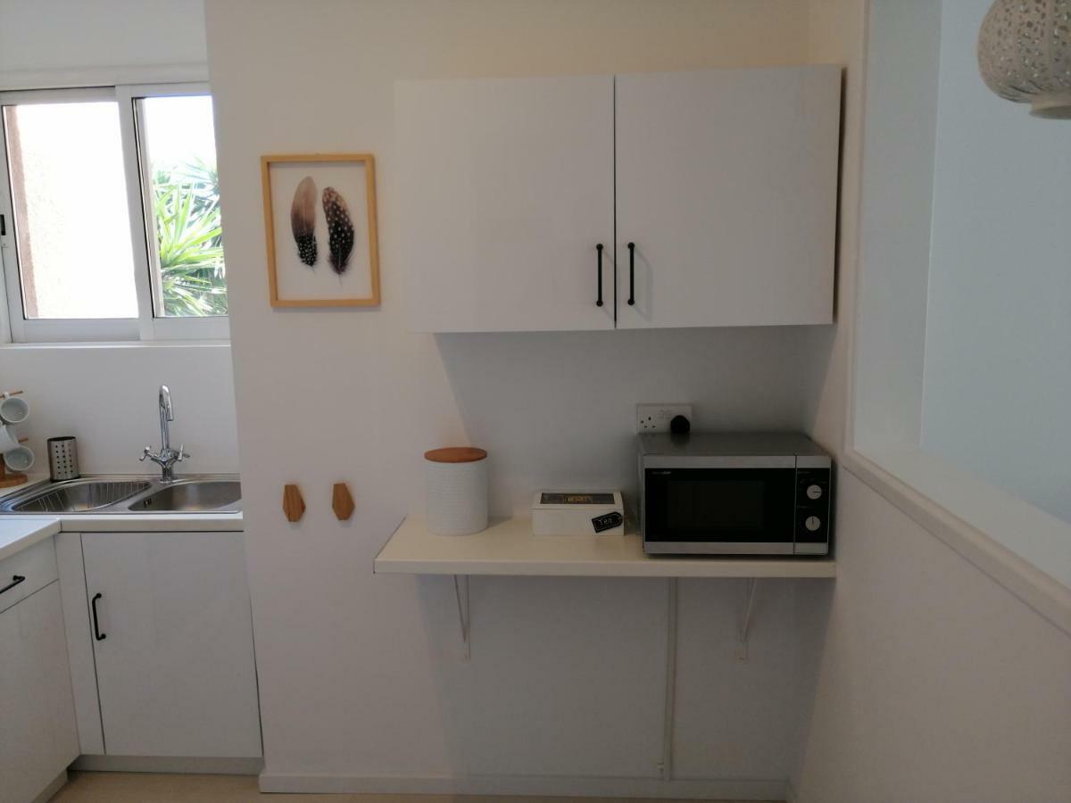 Alex'S Vacation Suite - 100M From The Beach - 6 Guests Paphos Exterior photo